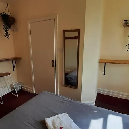 Surfnstay Strandhill Lodge, House & Surf * Sligo